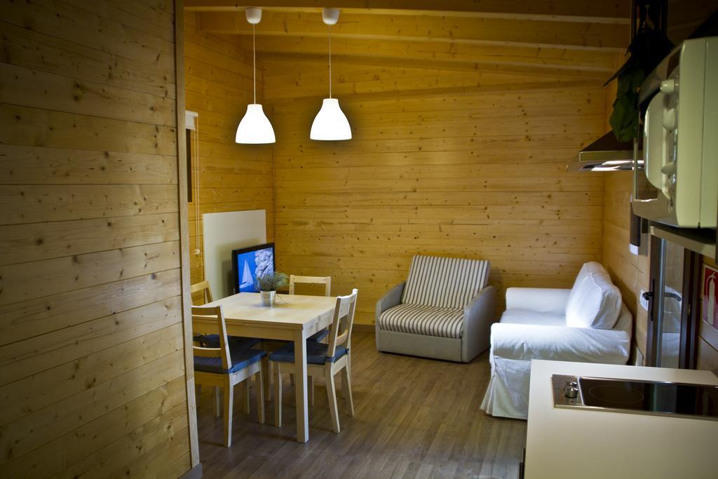 Apartamentos El Bosquet Sant Cugat del Valles Bilik gambar