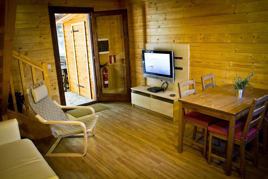 Apartamentos El Bosquet Sant Cugat del Valles Bilik gambar