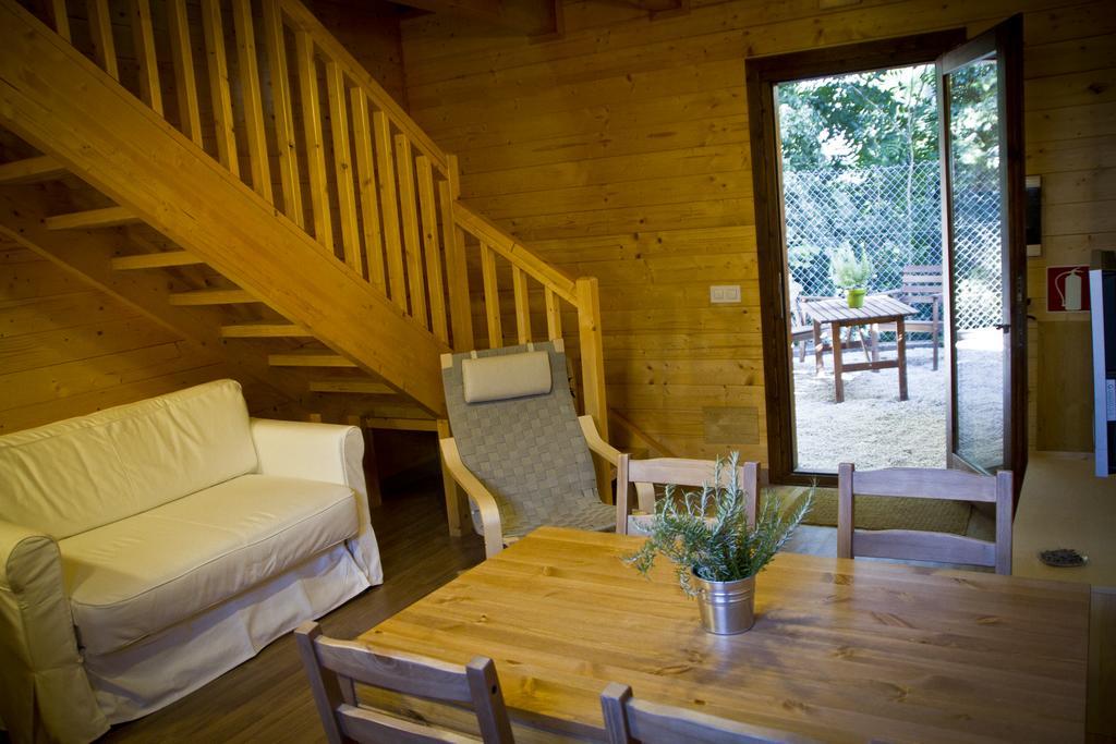 Apartamentos El Bosquet Sant Cugat del Valles Bilik gambar